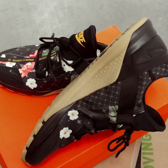 ab nike tech trainer